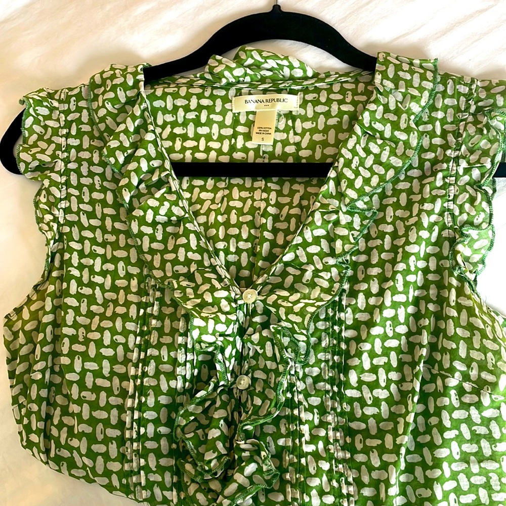 Banana Republic Ruffled Tank - Picture 2 of 7